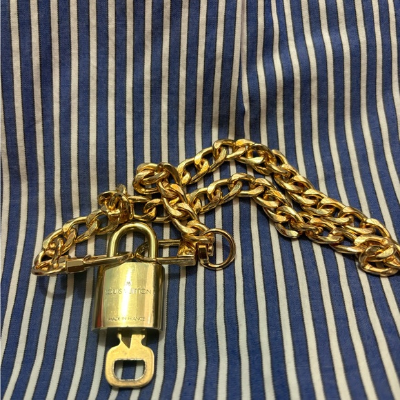 Louis Vuitton Pad Lock Chocker Necklace#318 - Picture 15 of 15